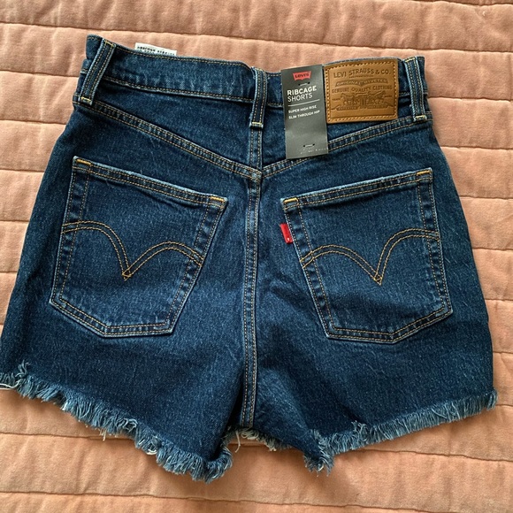 LEVIS RIBCAGE shorts - Picture 3 of 5